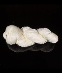Bare yarn - Fingering - Superwash merino, Bamboo, Nylon - 105 - Artigina
