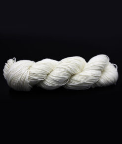 Bare yarn - DK - Superwash Merino, Nylon