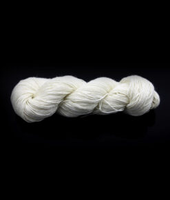 Bare yarn - DK - Superwash Merino (027)