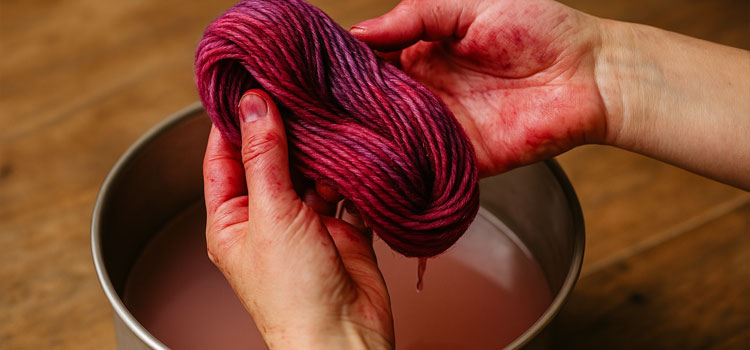 Problème de la fixation des couleurs lors de la teinture de laine
